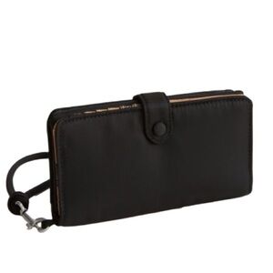 NWT Vera Bradley Phone Wristlet Multipocket Wallet Removable Strap Black Tan